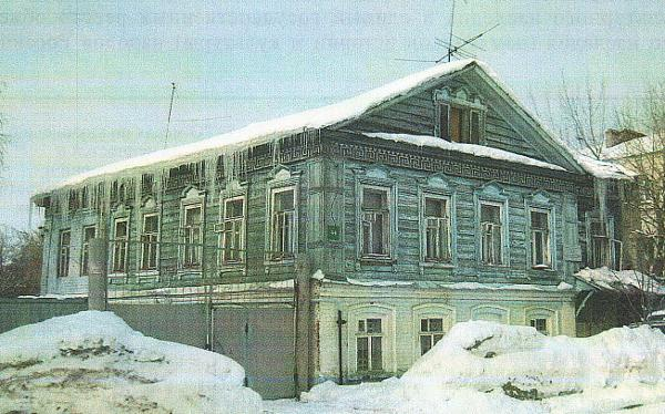 Здание известно как дом Багаутдиновой (Марджани) – Апанаевой, было построено в 1873 году.